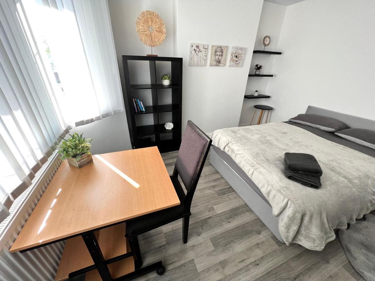 Modern Double Room With Fire Tv Лондон Экстерьер фото